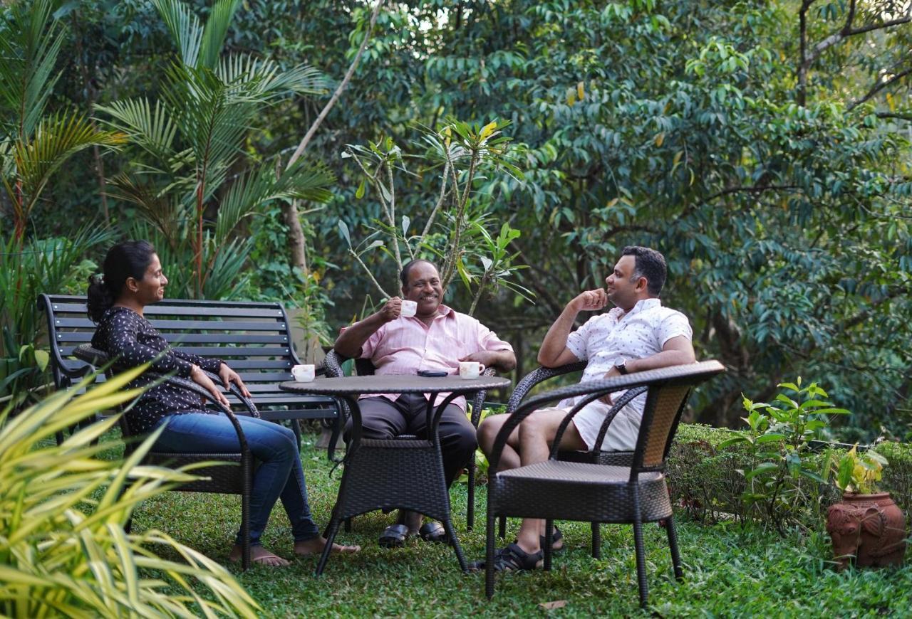 Athirapilly On The Rocks Hotel Athirappilly Exterior photo